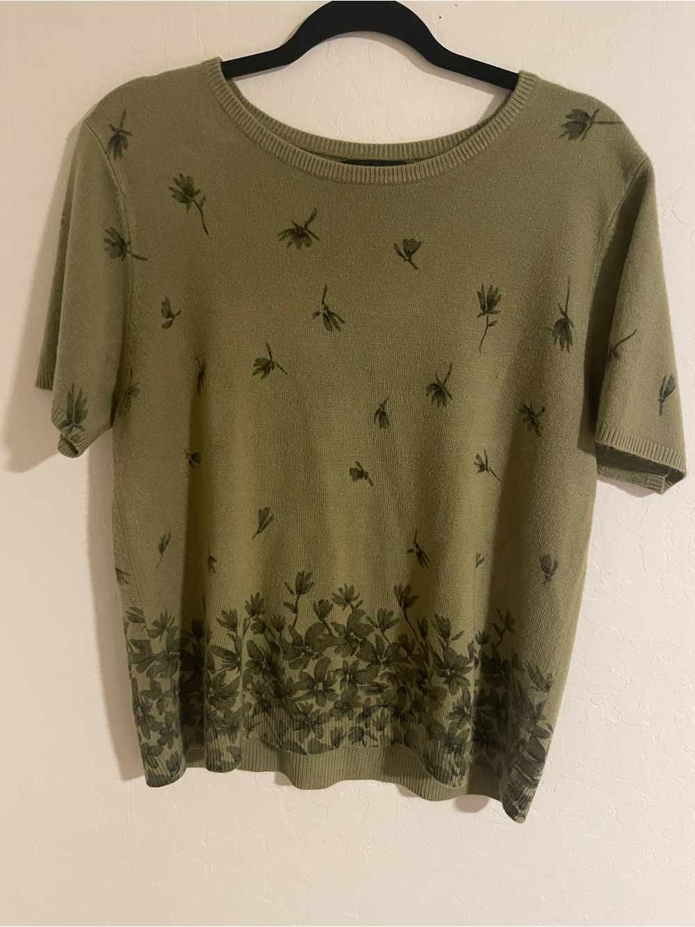 Sag Harbor Olive Green Floral Short Sleeve Knit Top
